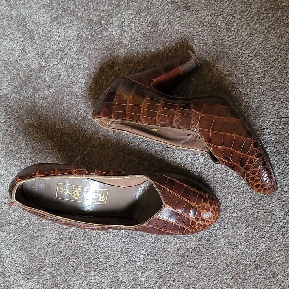 VINTAGE HEELS size 8.5 BROWN SNAKESKIN